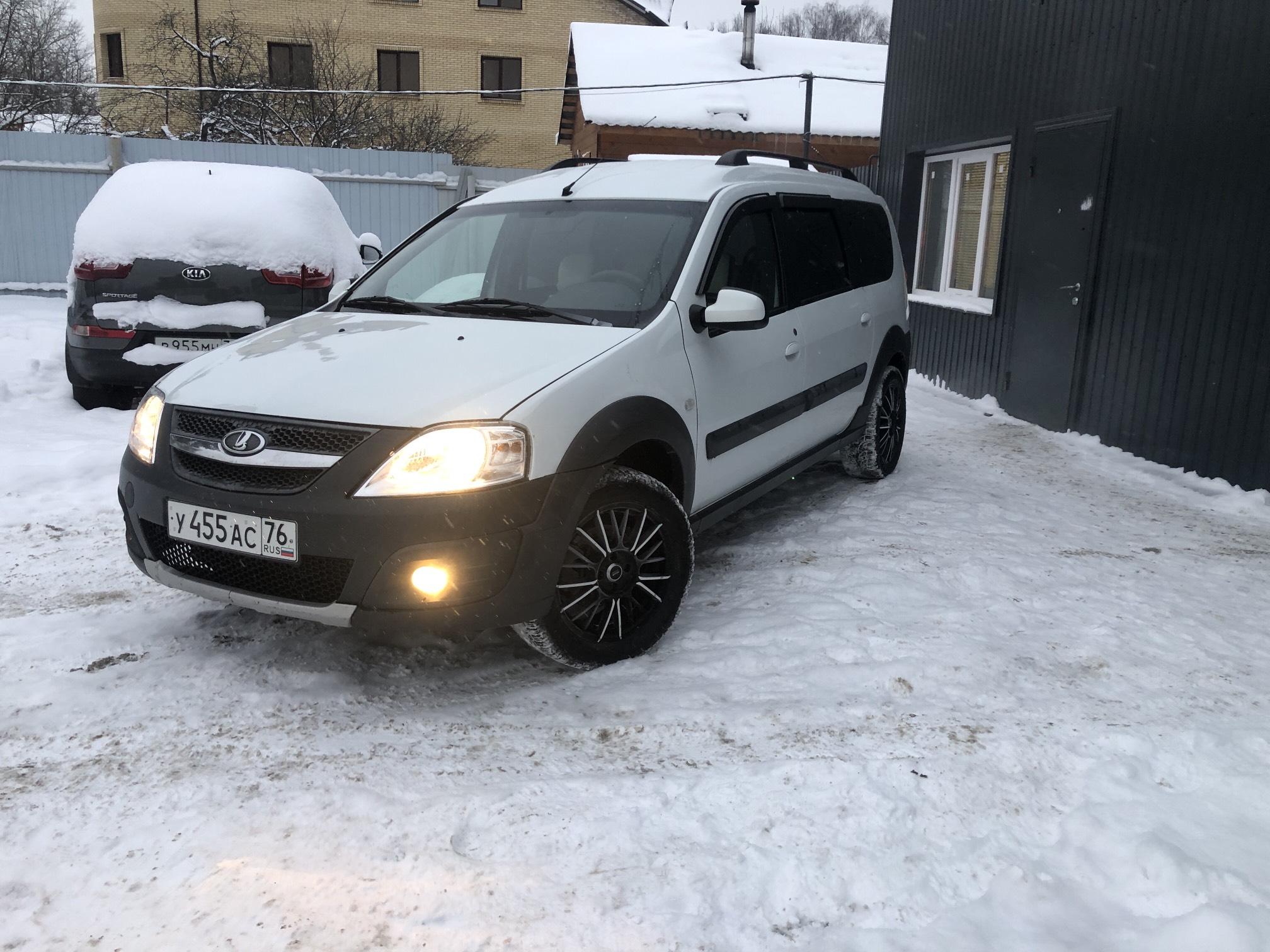 Сервис по аренде автомобилей в Ярославле. Автопарк из 34 авто. Адрес: г. Ярославль, ул .Шевелюха, д.80. Тел. +79012715555; +79605267111 Ежедневно